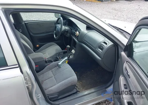 2001 Mazda 626 Es/Lx z USA, uszkodzony, nr VIN 1YVGF22C715225501